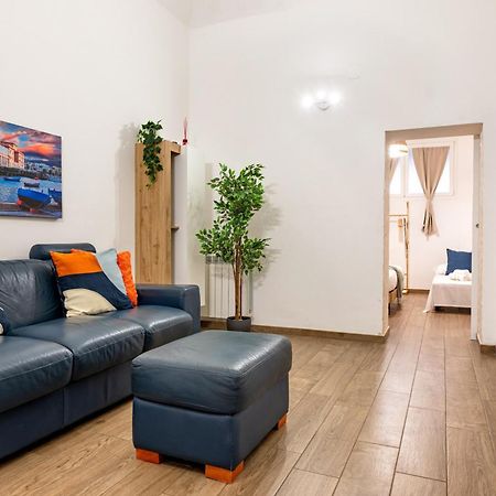 Modern Stone Apartment In The Heart Of Bari Exterior foto