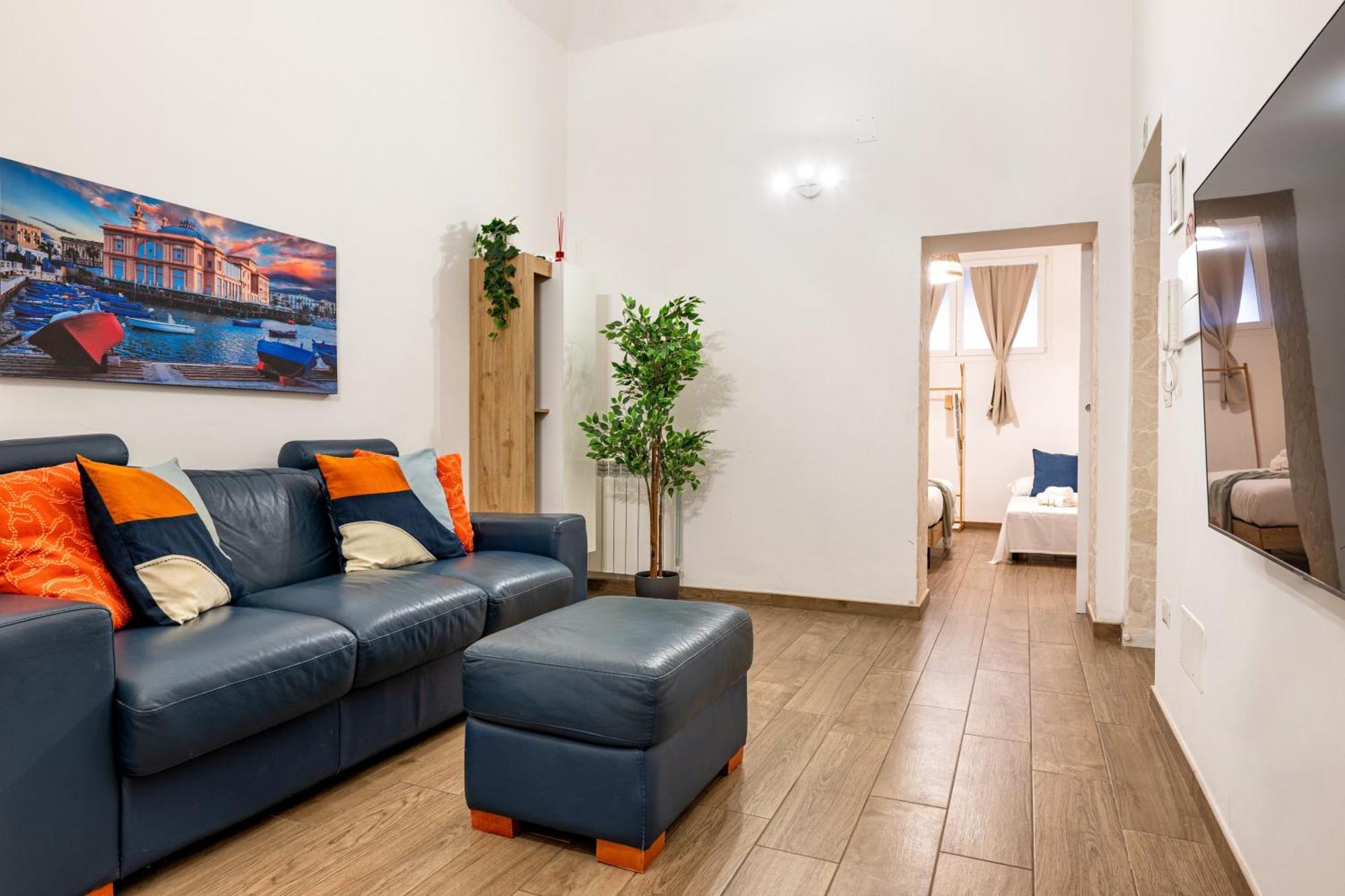 Modern Stone Apartment In The Heart Of Bari Exterior foto