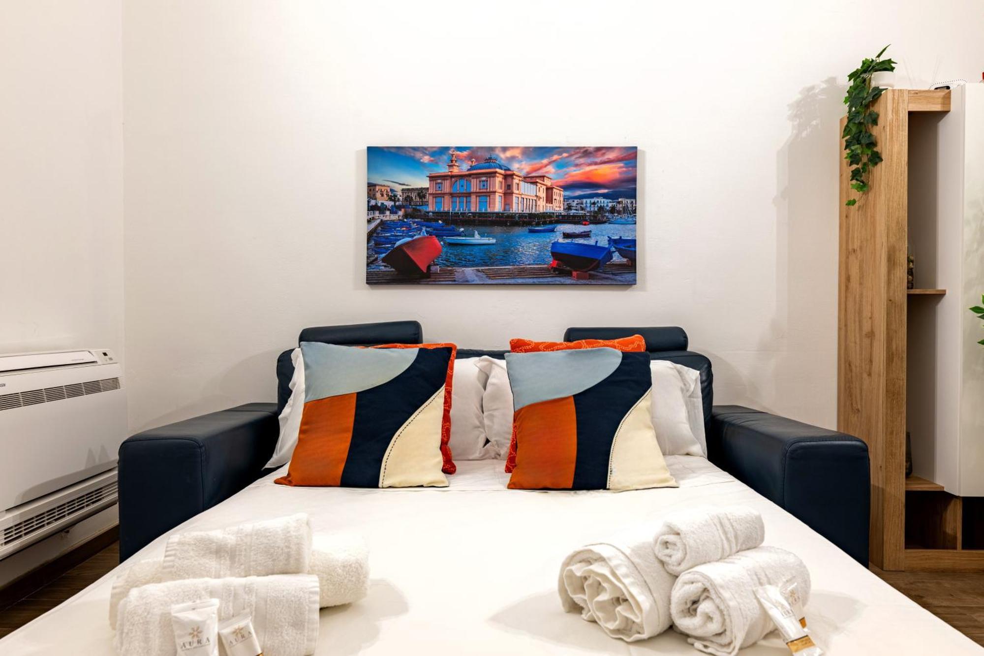 Modern Stone Apartment In The Heart Of Bari Exterior foto