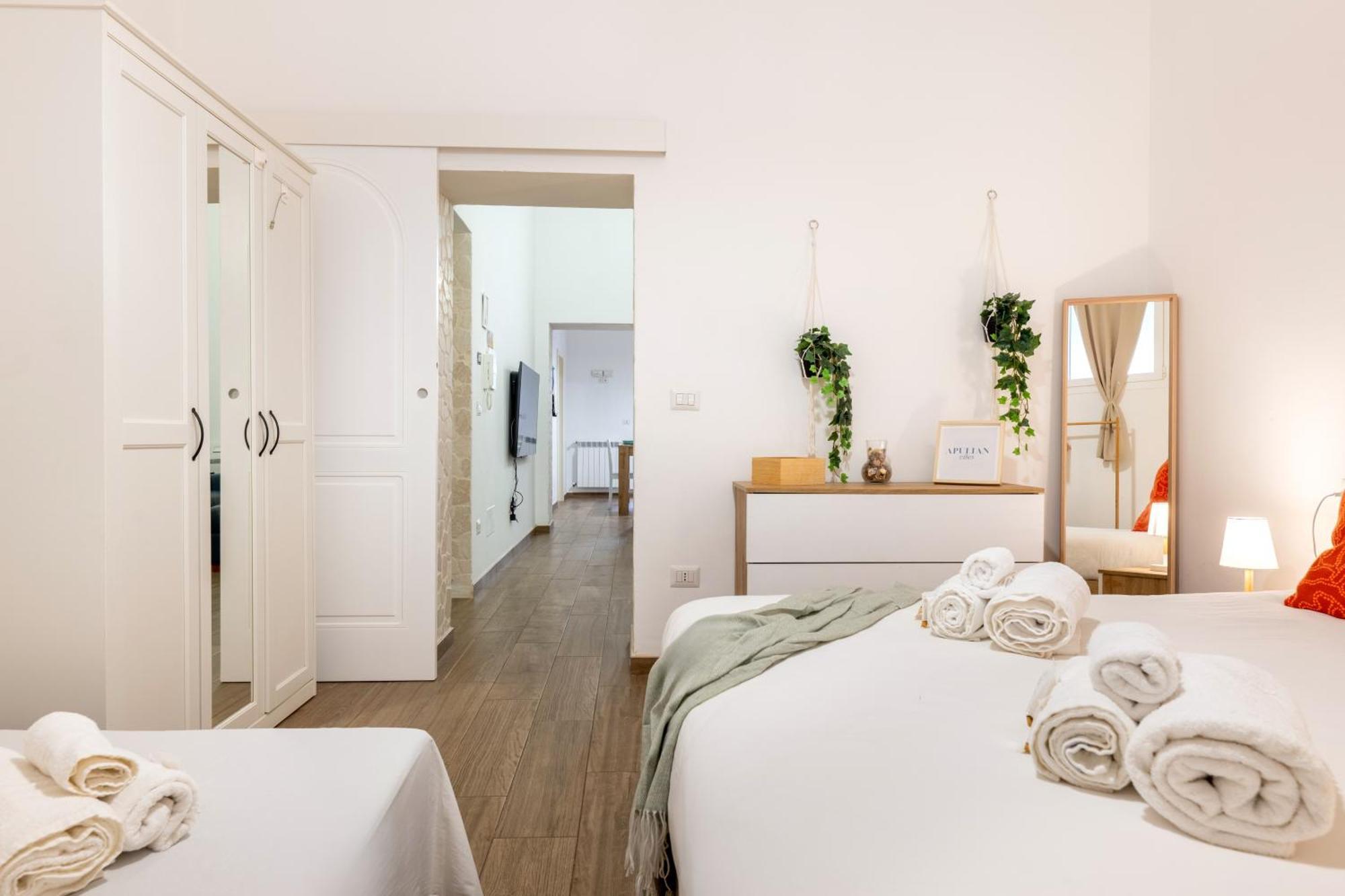 Modern Stone Apartment In The Heart Of Bari Exterior foto