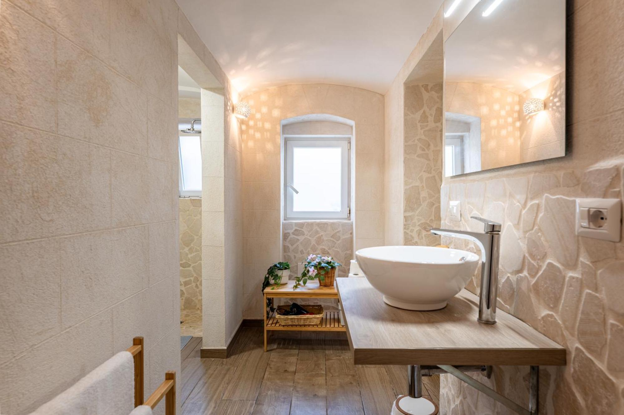 Modern Stone Apartment In The Heart Of Bari Exterior foto
