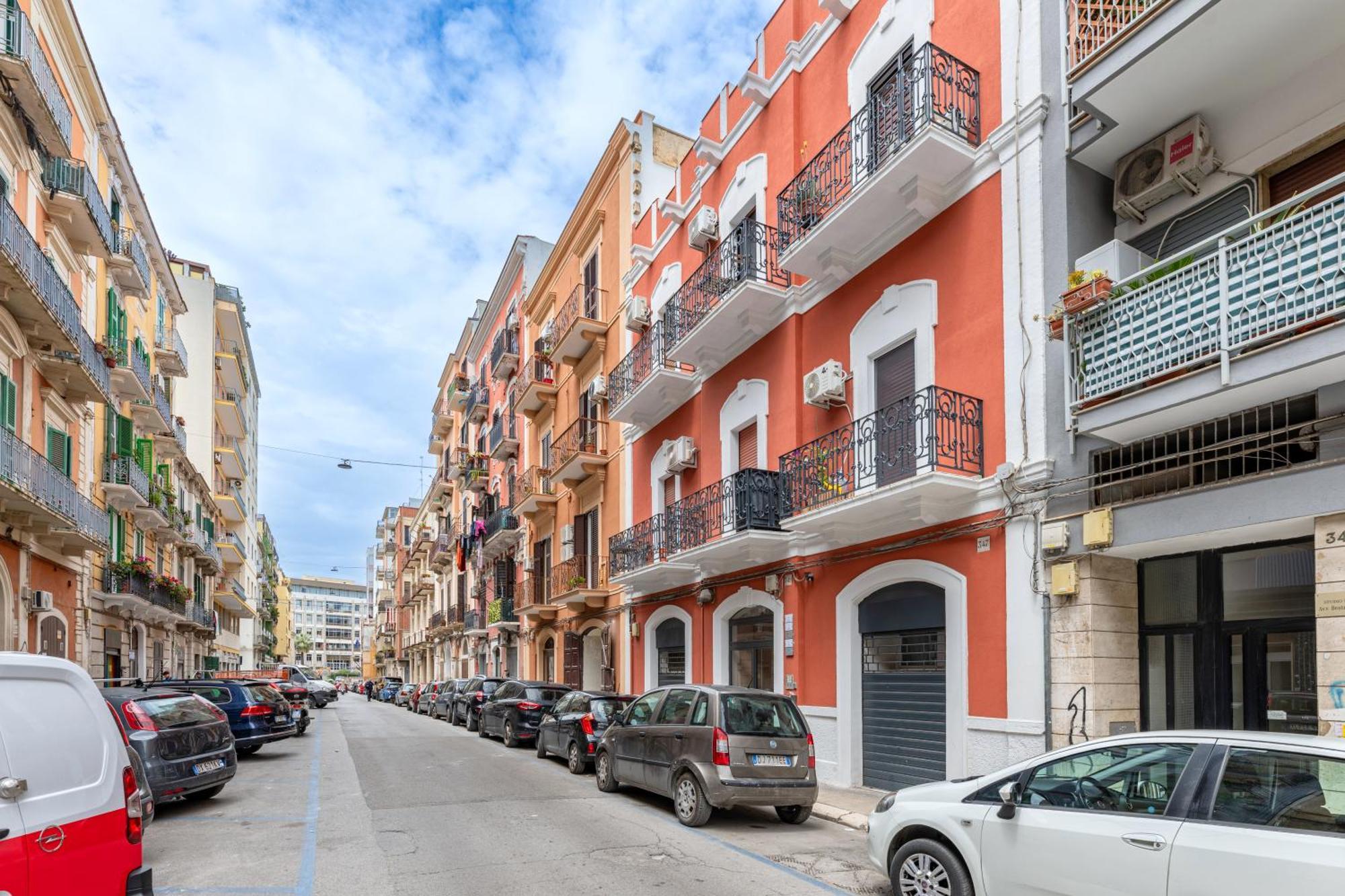 Modern Stone Apartment In The Heart Of Bari Exterior foto