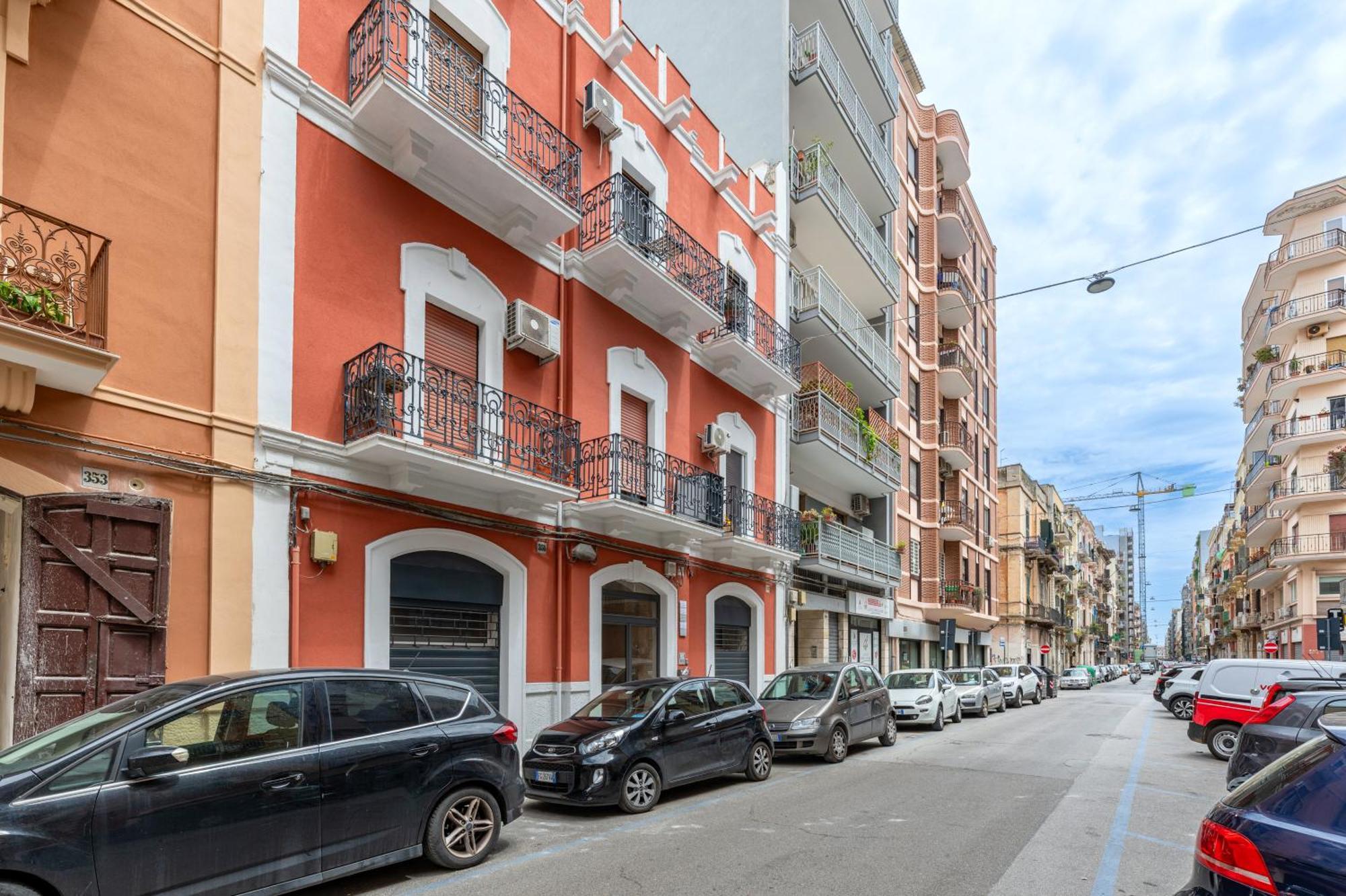 Modern Stone Apartment In The Heart Of Bari Exterior foto