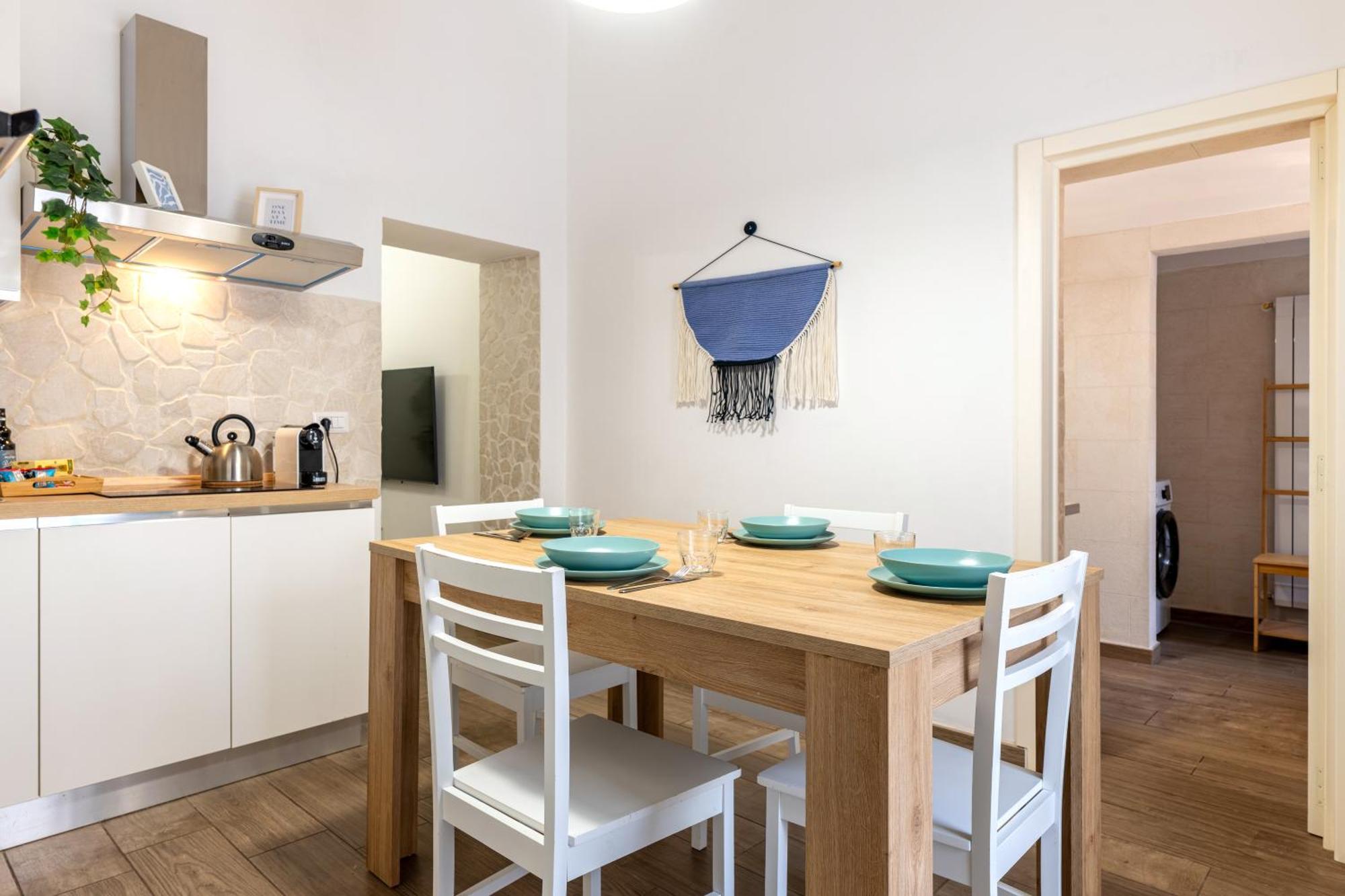 Modern Stone Apartment In The Heart Of Bari Exterior foto